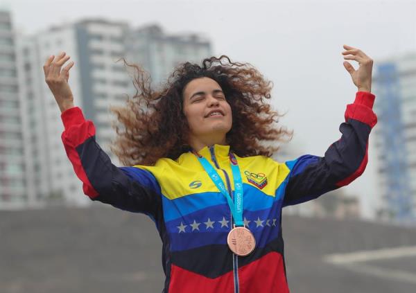 ¿Show? Sale a la luz pública la versión contraria a la de Stefany Hernández [VIDEOS]