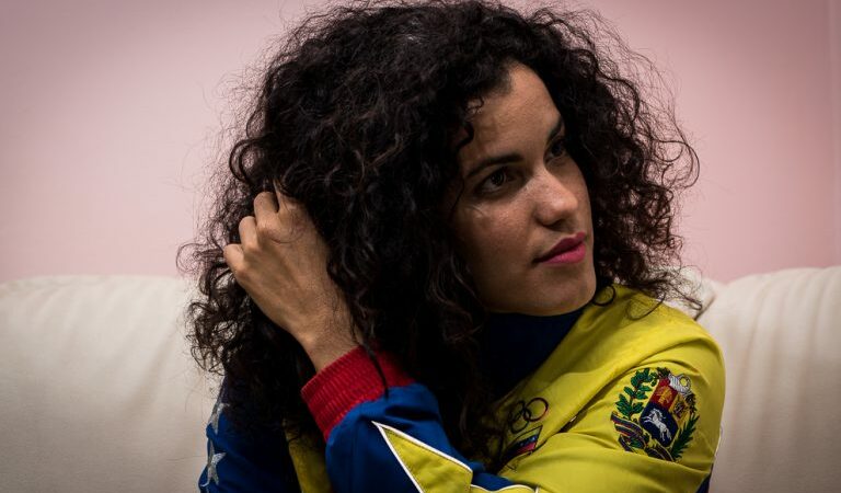 «Están siendo demasiado salvajes»: Stefany Hernández cambia su versión y pide calma