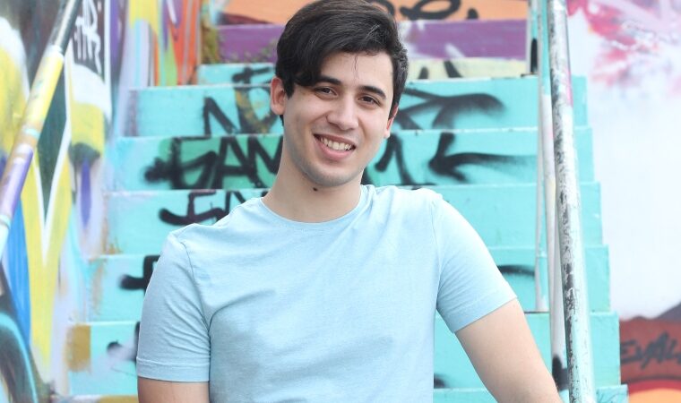 Esteban Novaro gana el premio Mara Internacional como Actor del Año