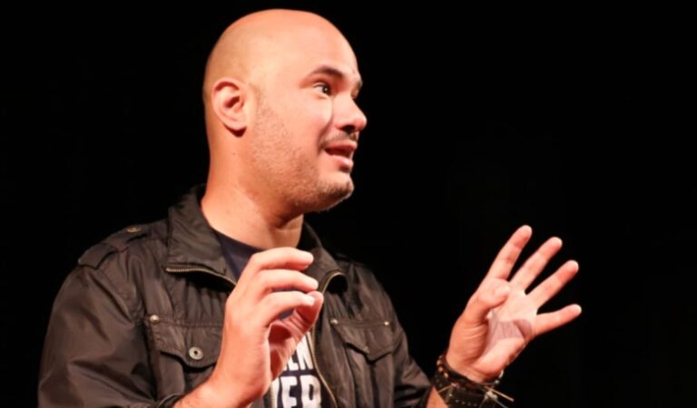 El caricaturista Fernando Pinilla vuelve al mundo del monólogo con «Dibujándonos»