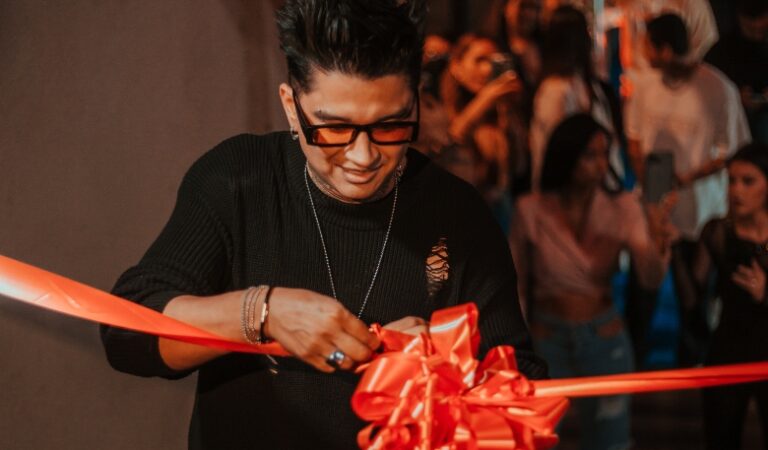 Juan Miguel fusiona su pasión por la música y faceta como empresario con Radio Bar