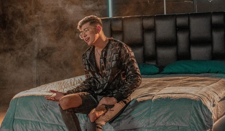 Dedicada al amor materialista: Mota lanzó «Gucci»