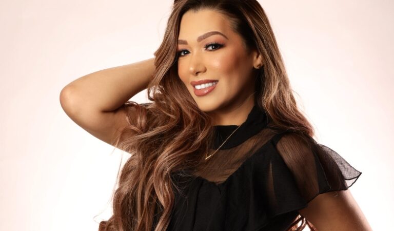 ¡Latina y poderosa! Vica, la makeup artist elegida por Meta para monetizar en reels