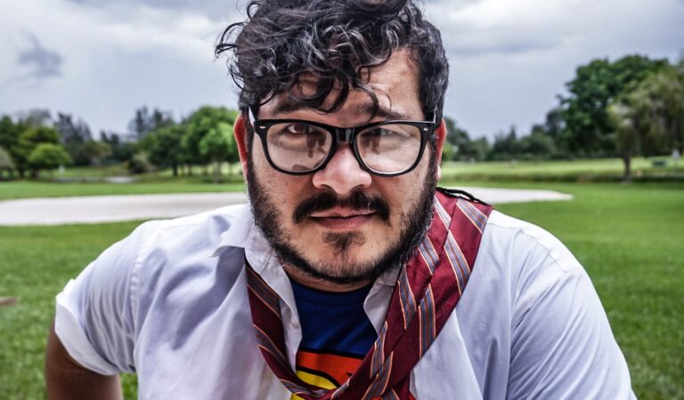 Álvaro Alcocer presenta su nuevo tema ”Yo vuelo” ???