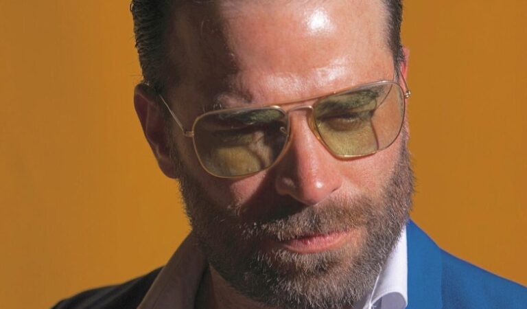 Por tercera vez: Alejandro Nones cautiva al público con la nueva temporada de «¿Quién mató a Sara?»