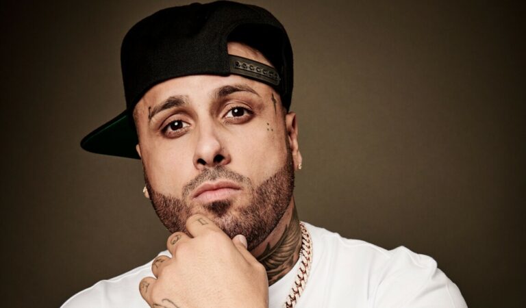 Descubren al ex de Aleska Génesis pasándola bien en una discoteca de Europa