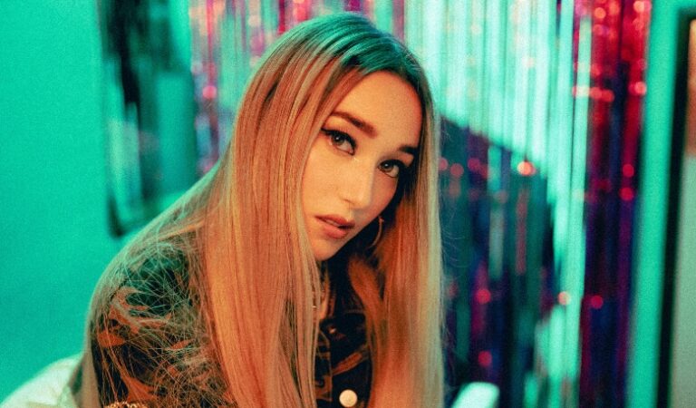 Mabel Yeah reparte el “Juguito” que cura todos los males