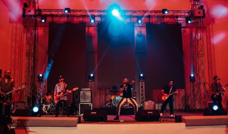 Con su gran puesta en escena: Vintage Club cautiva al público con sus presentaciones 