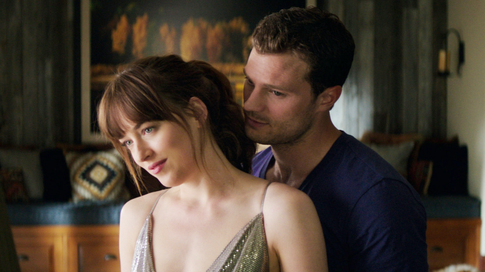 Dakota Johnson habla sobre la batalla de Cincuenta sombras contra E.L. James: «Fue un caos todo el tiempo»