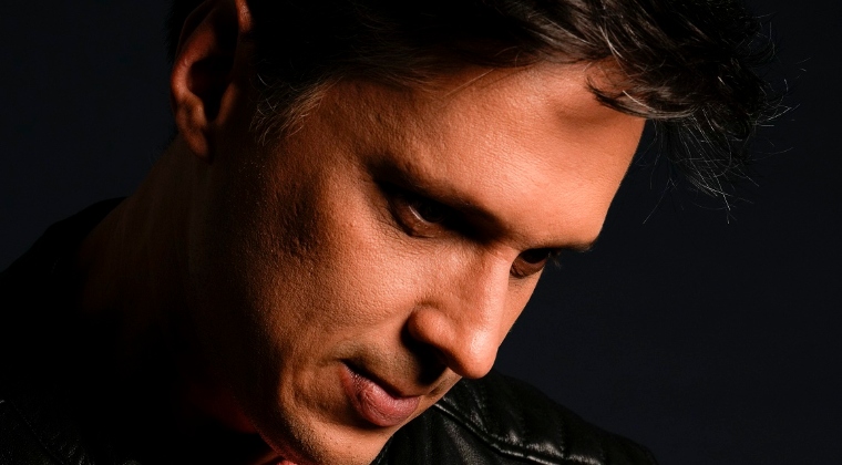 Con un cover de Guillermo Dávila: Andrés Brandt da su primer paso en la palestra musical