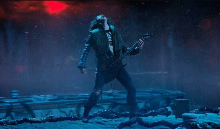Mira la reacción del reparto de Stranger Things a la escena de Eddie interpretando Master of Puppets de Metallica