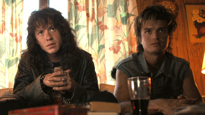 Joseph Quinn alucinó con su acento americano en «Stranger Things» y entonces Joe Keery le ayudó: «Te sientes como un sociópata»