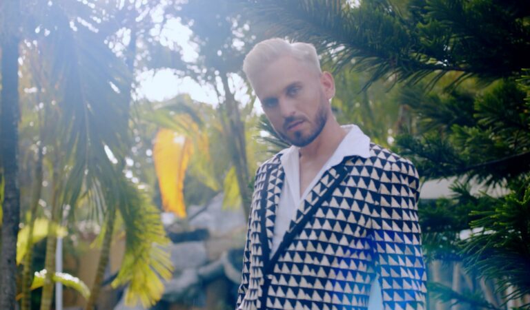 Con su música electrónica: Rey Flowers recibe nominación en los premios Pepsi Music por «11:11»