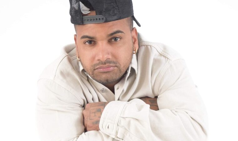 En una corrida de toros: El cantante urbano MCCarlos vivió incómodo episodio 