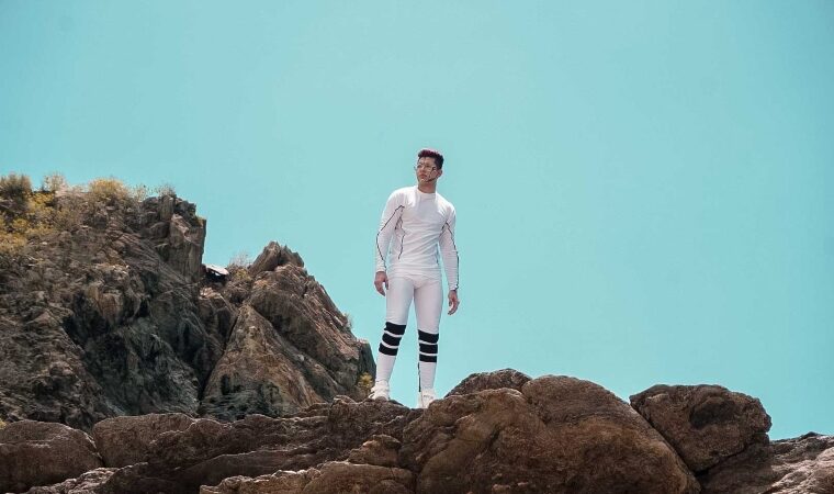 De su propia autoría: La música de Mota se pone “Caliente”