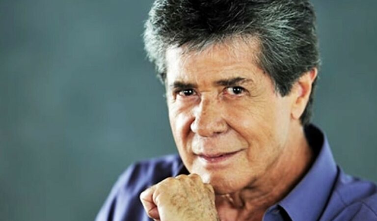 Eduardo Serrano celebra la publicación de su libro primer libro «Historia en blanco y negro»