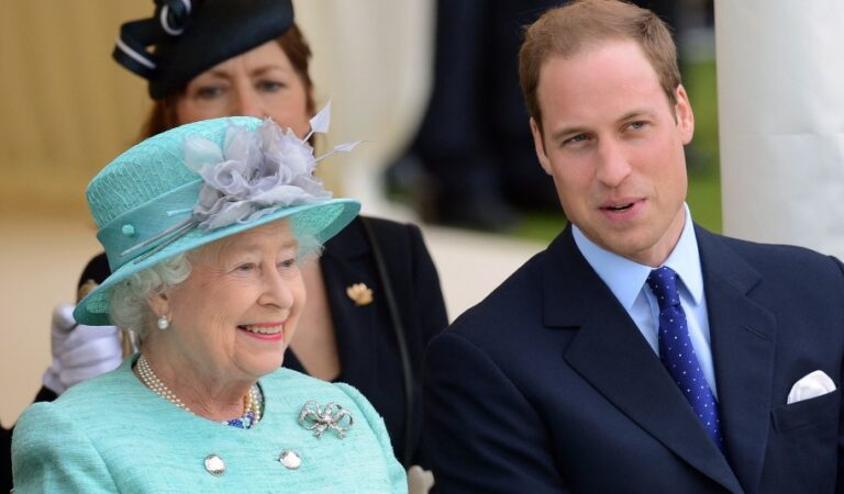 De 1990: Sale a la luz pública una tierna nota de la reina Isabel II para el príncipe William
