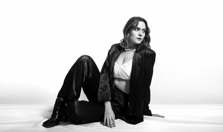 «Sí o sí van a venir nuevos singles»: Tiare celebra su nominación a los Latin Grammy
