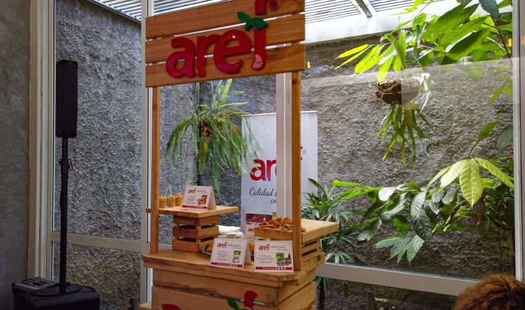 Con emoción: Arel celebró 16 años en el mercado venezolano