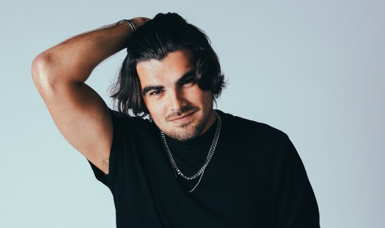 Jonathan Moly está de estreno junto a San Luis con «Mejor que yo»