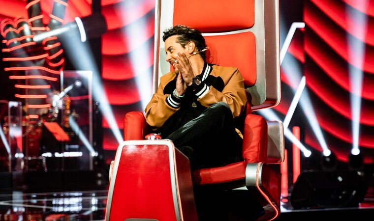 En La Voz Kids Perú, Víctor Muñoz se destaca como jurado calificador
