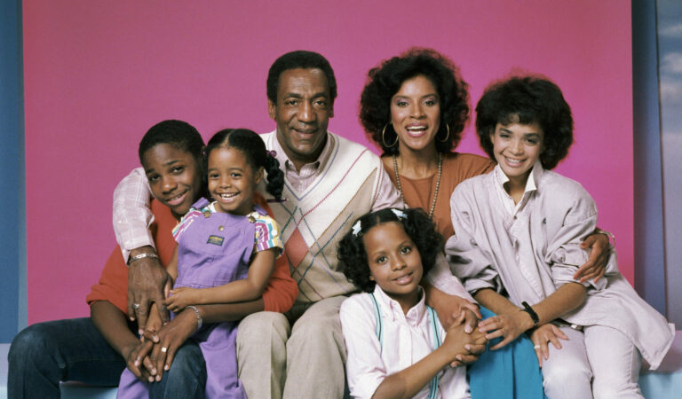 Bill Cosby y NBCUniversal se enfrentan a una demanda de protagonistas de The Cosby Show por agresión sexual