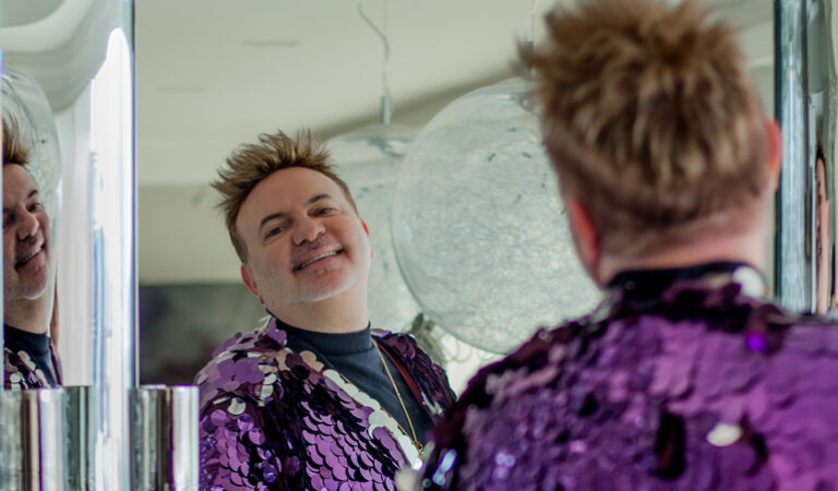 El Dr. Obayi se estrenó en las tablas buscando a Carlos