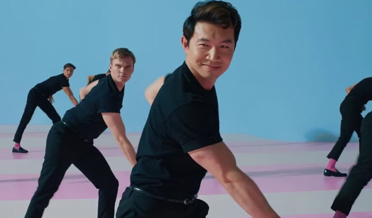 El tráiler de la película Barbie fue una experiencia surrealista para Simu Liu