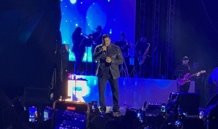 A pesar de su delicado estado de salud… Jerry Rivera cumplió con su público caraqueño y brindó un extenso show