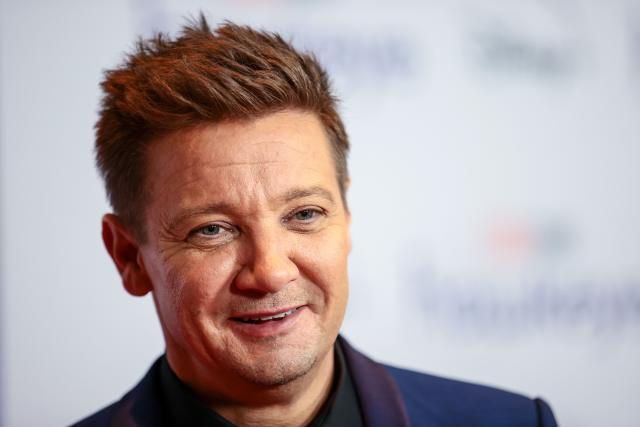Jeremy Renner comparte una foto de su recuperación junto a un sentido y sanador mensaje