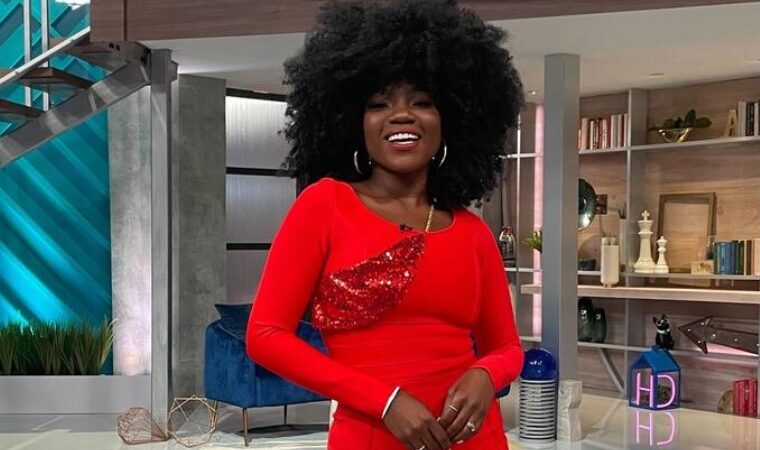 ¡Emotivo! Chiky Bombom reveló la razón por la cual rapó su cabeza y usa pelucas