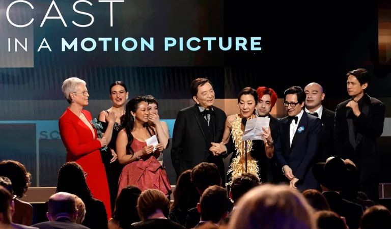 SAG Awards 2023: «Everything Everywhere All at Once» arrasa en los premios [+ Ganadores]
