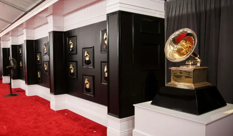 Con trajes bastante excéntricos: Así se celebró la alfombra roja de los Grammy 2023
