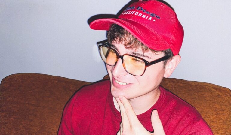 Tras su éxito: Juan Viale Rigo anunció que lanzará una tercera novela titulada «Influencer»