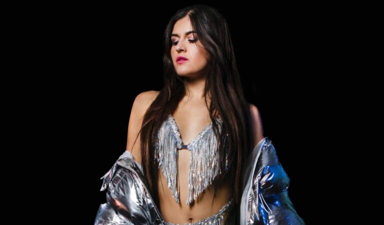 Sandritta, se posiciona en la industria musical y es la primera española en conseguir el premio Núcleo Urbano