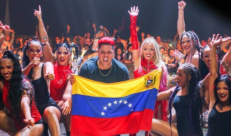 Con «Mi Cora», Katie Angel lidera la cartelera nacional del Record Report