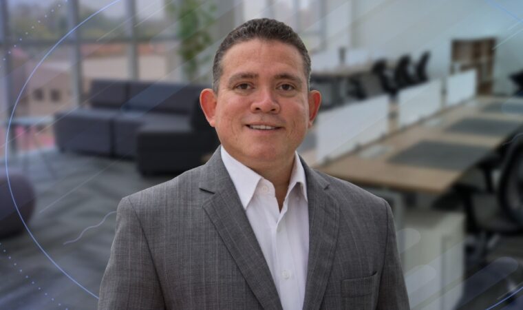 Robert Morillo se prepara para presentar la cuarta edición de «A solas con la Psicolingüística»