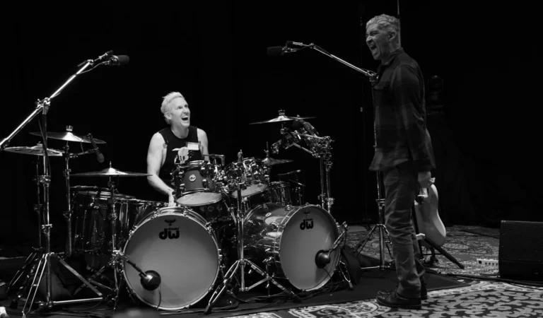 Foo Fighters presenta a su nuevo batería en el evento «Preparing Music for Concerts» retransmitido en directo