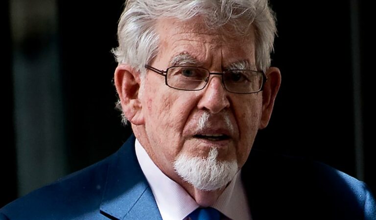 Rolf Harris, delincuente sexual y ex estrella de la televisión fallece a los 93 años