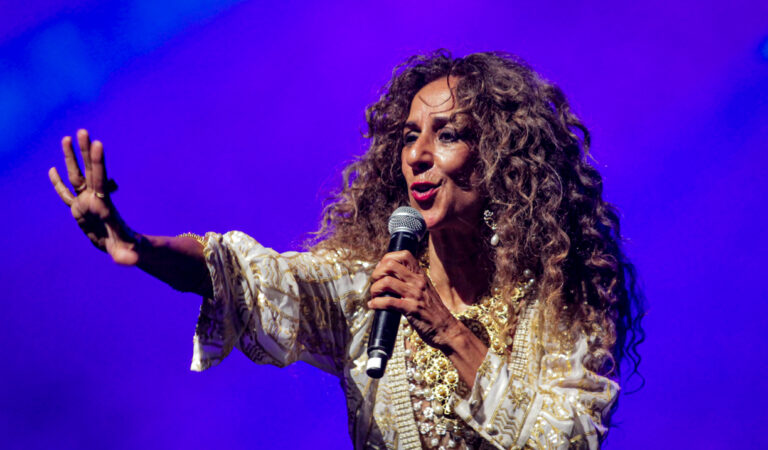Con una presentación mágica, llena de energía y buena música: Rosario Flores se reencontró con Venezuela