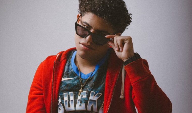 El cantante venezolano Winder rompe esquemas con Medellín