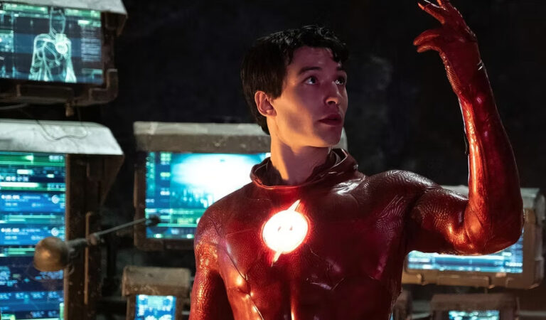 Crítica de The Flash: La película multiversal de DC no puede superar la polémica de Ezra Miller