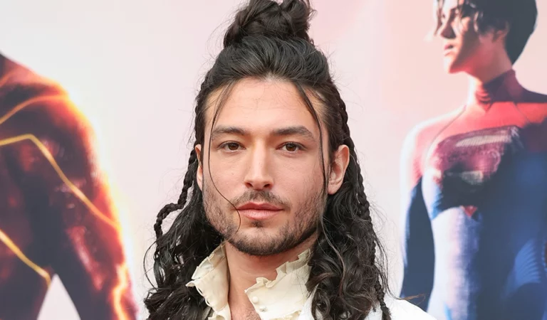 Ezra Miller emite sus primeros comentarios públicos desde las acusaciones de mala conducta en el estreno de «The Flash»