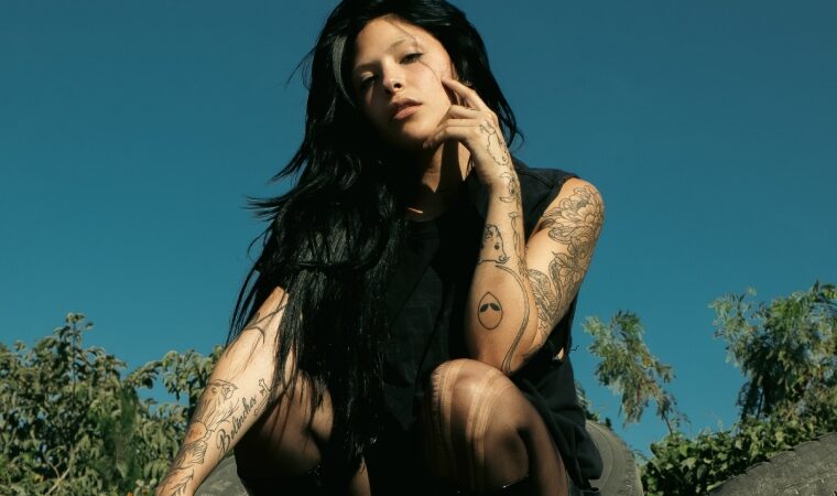 Con una balada pop y toques rancheros: Carmen DeLeon se siente “Borracha y cansada”