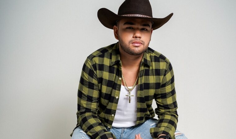 Arpa, cuatro y maracas: Gio Fernández está de estreno con su Live