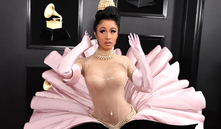 Antes sin micrófono que bañada en cerveza: La reacción de Cardi B ante los abusos de un fanático