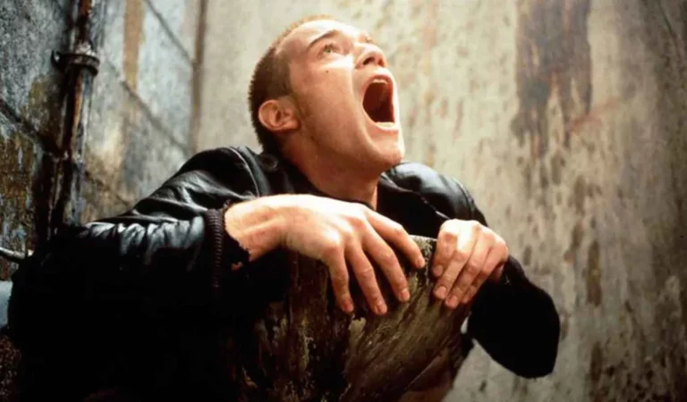 Ewan McGregor admite que solía enseñar a sus hijos la escena del baño de «Trainspotting»: «Sólo para reírse