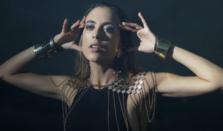 Por partida triple: Katherine Coll celebra su primera vez como nominada en Premios Pepsi 2023