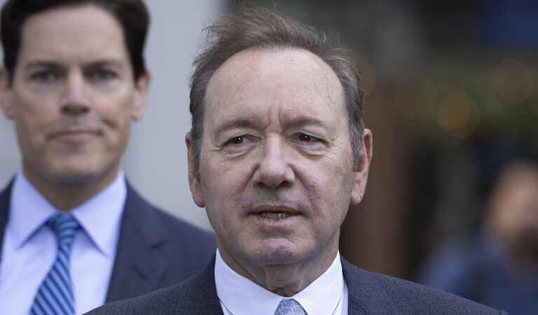 Juicio a Kevin Spacey: El jurado se retira a deliberar sobre el veredicto