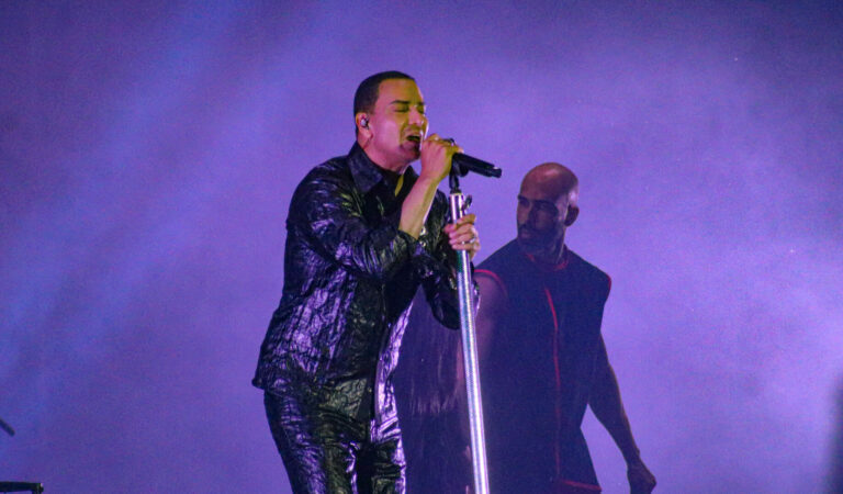 ¡Con un show sold out! Víctor Manuelle «viajó» con su público venezolano y celebró 30 años de carrera